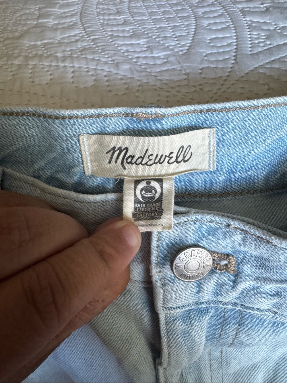Madewell The ’90s Jean Short Women’s Size 32 Light Wash Distressed Cutoff Denim